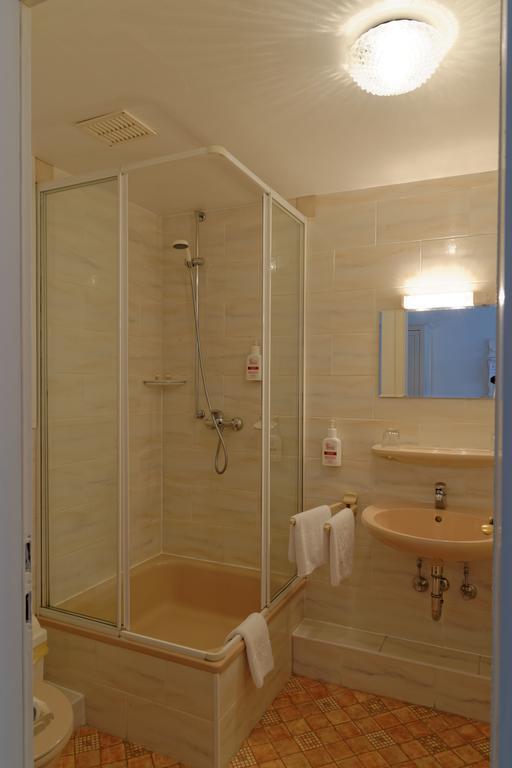 Landhotel Michaelishof Μπέργκεν Εξωτερικό φωτογραφία
