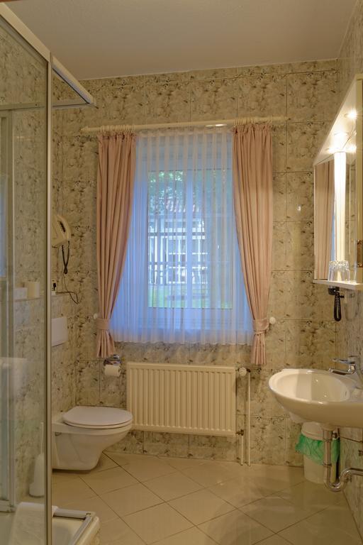 Landhotel Michaelishof Μπέργκεν Εξωτερικό φωτογραφία